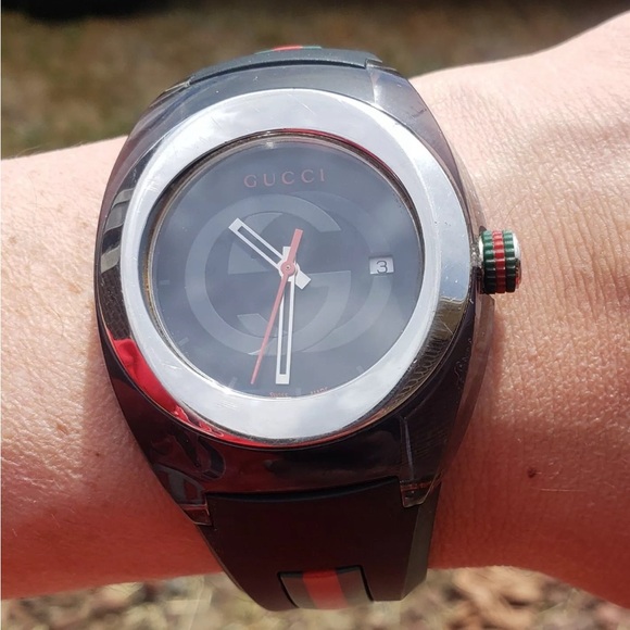 New Gucci Sync XXL 46mm YA137101 Black Rubber Band Black Dial Unisex Watch - Picture 5 of 8